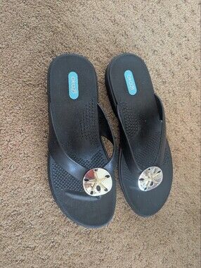 OkaB Rubber Thong Sandals Flip Flops M/L, Fits Like Size 8 Sand Dollar Detail
